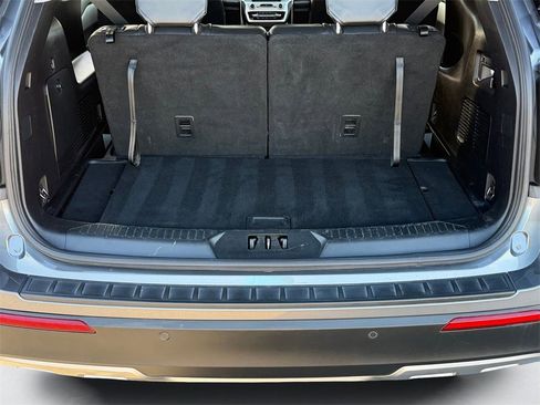 Used 2021 Ford Explorer XLT w/ Equipment Group 202A image 5