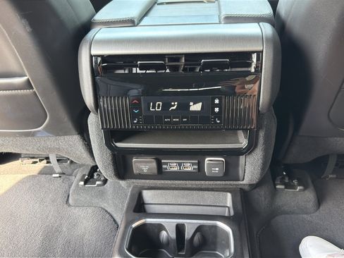 Used 2025 Jeep Wagoneer Series II AWD/4WD image 31