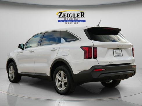 Used 2023 Kia Sorento LX AWD/4WD image 6