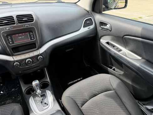 Used 2017 Dodge Journey SXT w/ Comfort/Convenience Group AWD/4WD image 24
