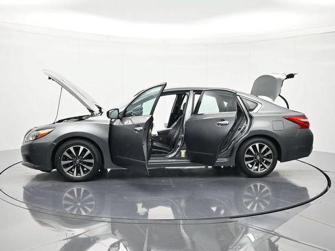 Used 2016 Nissan Altima 2.5 SL w/ 2.5 Technology w/LED Package FWD image 48