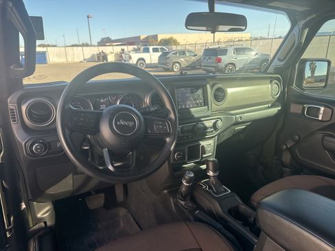 Used 2023 Jeep Gladiator Sport image 13