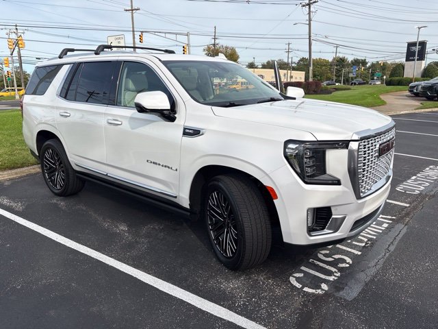 Used 2021 GMC Yukon Denali w/ Denali Premium Package AWD/4WD image 2