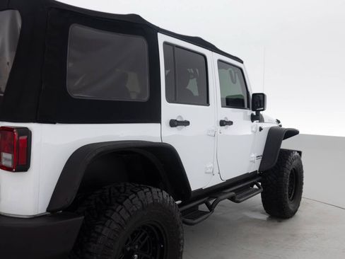 Used 2015 Jeep Wrangler Unlimited Rubicon w/ Connectivity Group AWD/4WD image 14