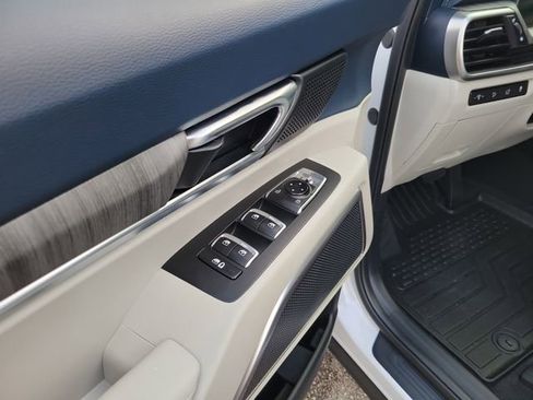Used 2025 Kia Telluride EX image 10