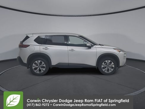 Used 2021 Nissan Rogue SV image 17