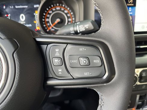 Used 2025 Jeep Gladiator Mojave w/ Convenience Group image 39