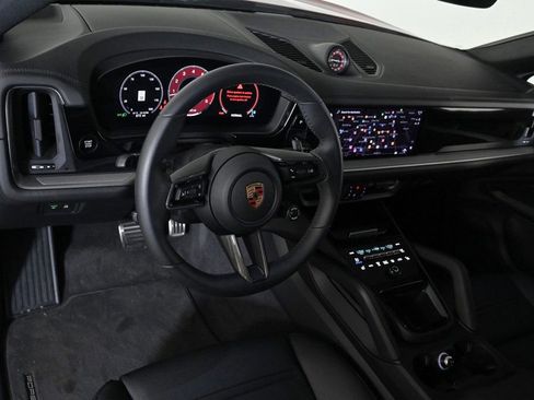 Certified 2025 Porsche Cayenne S image 4