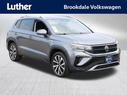 Used 2023 Volkswagen Taos SE w/ Panoramic Sunroof Package