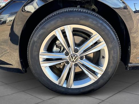 Used 2024 Volkswagen Jetta SE image 11