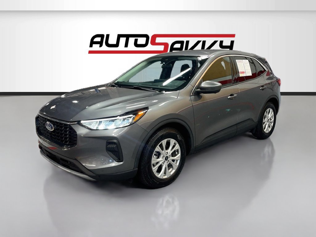 Used 2023 Ford Escape Active w/ Tech Pack #2 FWD image 3
