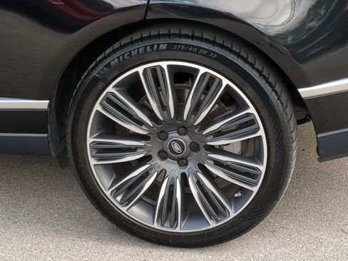 Used 2021 Land Rover Range Rover Autobiography image 9