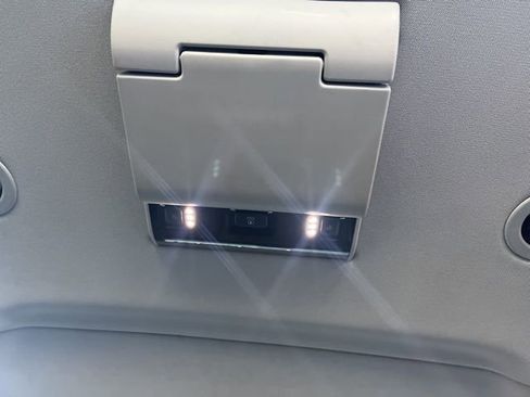 Used 2018 Chevrolet Suburban LT image 17