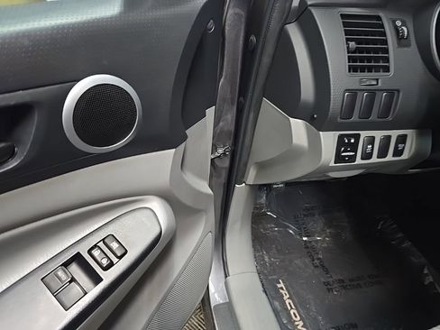 Used 2015 Toyota Tacoma 4x4 Access Cab w/ SR5 Package image 26