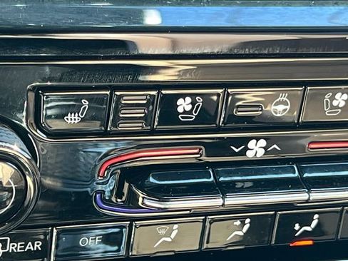 Used 2025 Jeep Grand Cherokee Limited w/ Luxury Tech Group II image 30