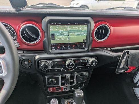 Used 2023 Jeep Gladiator Rubicon w/ Trailer Tow Package AWD/4WD image 28