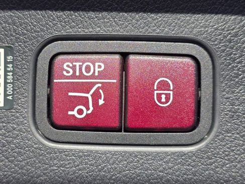 Used 2024 Mercedes-Benz GLC 300 image 11