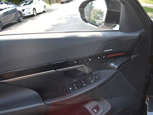Used 2025 BMW 530i RWD image 11