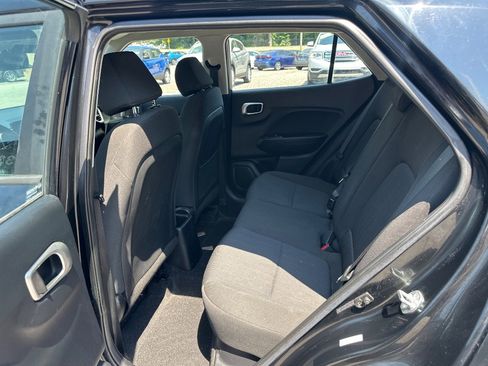 Used 2021 Hyundai Venue SE FWD image 15