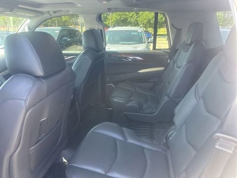 Used 2020 Cadillac Escalade Luxury AWD/4WD image 9