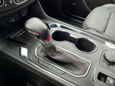 Used 2023 Chevrolet Traverse RS image 17