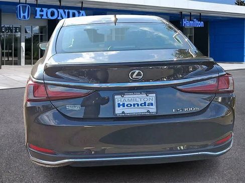 Used 2023 Lexus ES 300h w/ Premium Package image 7