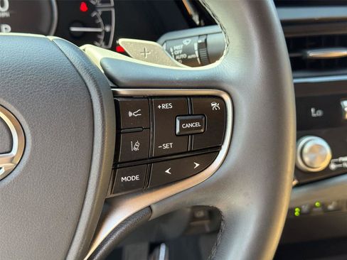 Used 2025 Lexus ES 300h w/ Premium Package FWD image 35
