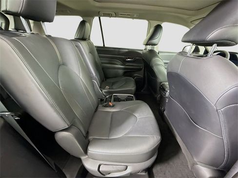 Used 2024 Toyota Grand Highlander Platinum image 28