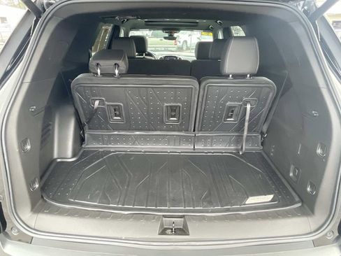 Used 2023 Chevrolet Traverse LT w/ LT Premium Package image 11