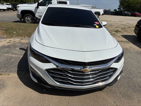 Used 2024 Chevrolet Malibu LT image 2