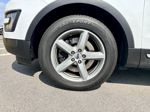 Used 2016 Ford Explorer XLT w/ Equipment Group 202A AWD/4WD image 38