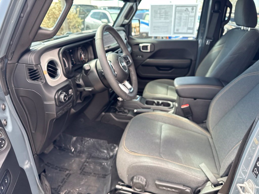 Used 2026 Jeep Wrangler Unlimited Sahara AWD/4WD image 12