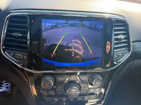 Used 2019 Jeep Grand Cherokee Altitude AWD/4WD image 15