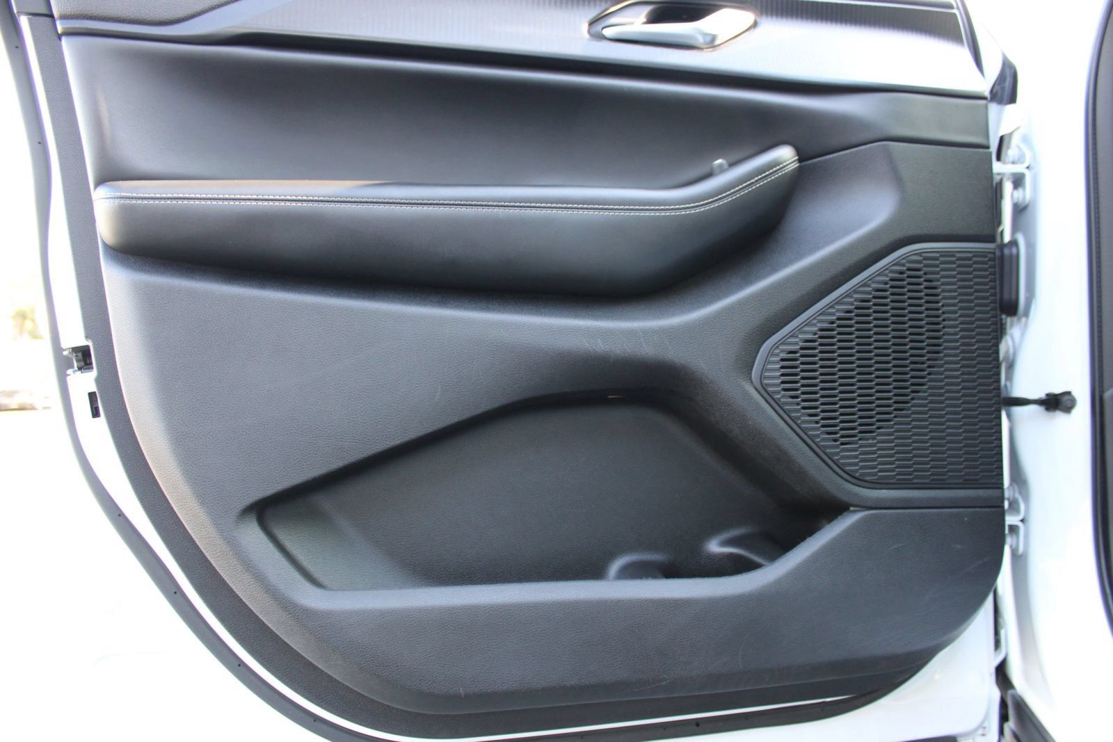 Used 2023 Jeep Grand Cherokee L Laredo RWD image 8
