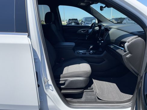 Used 2023 Chevrolet Traverse LT w/ Rear Camera Mirror Package AWD/4WD image 24