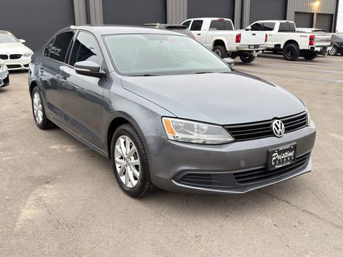 Used 2012 Volkswagen Jetta SE image 2
