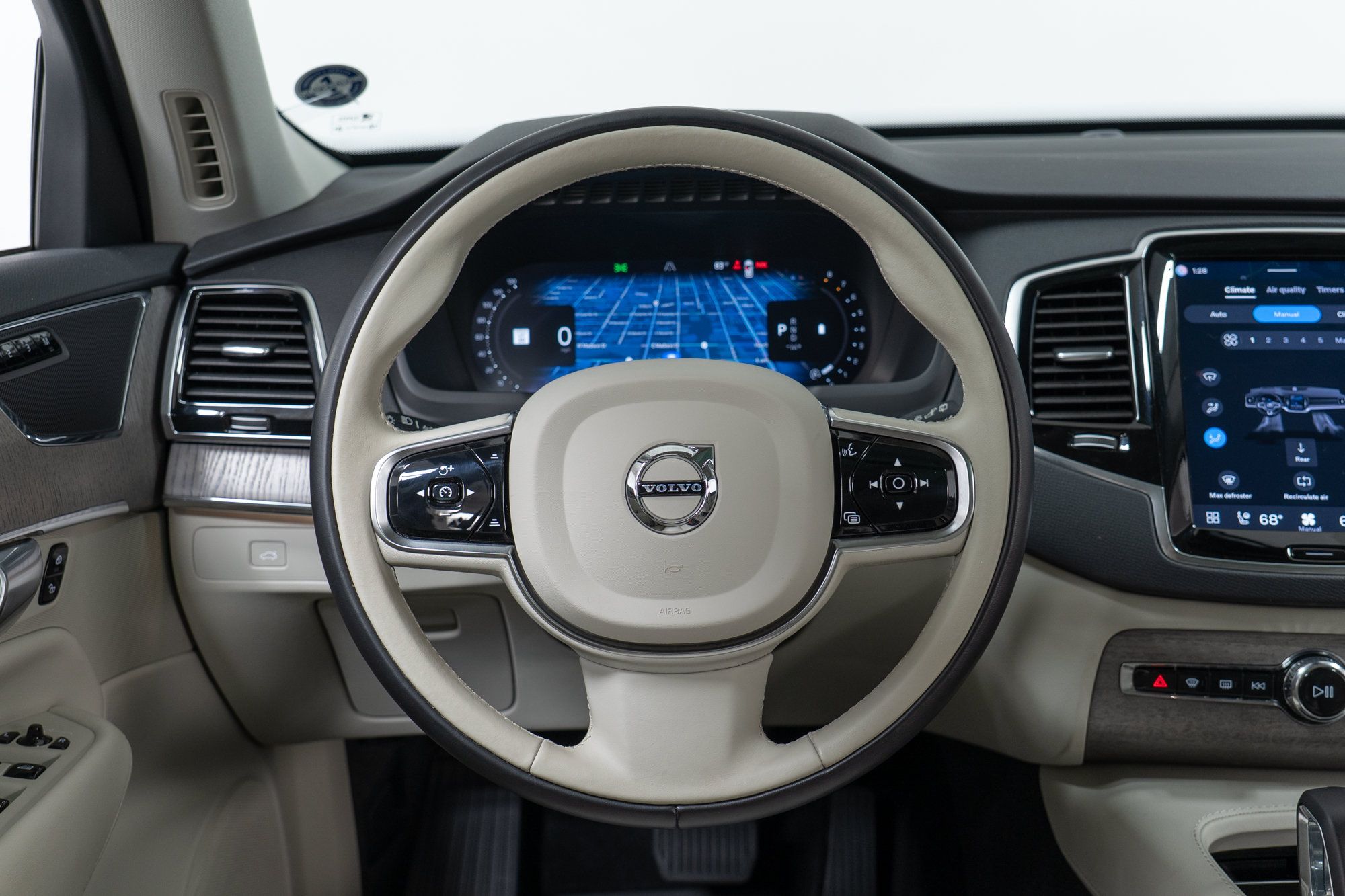 Certified 2023 Volvo XC90 B6 Plus w/ Protection Package Premier AWD/4WD image 17