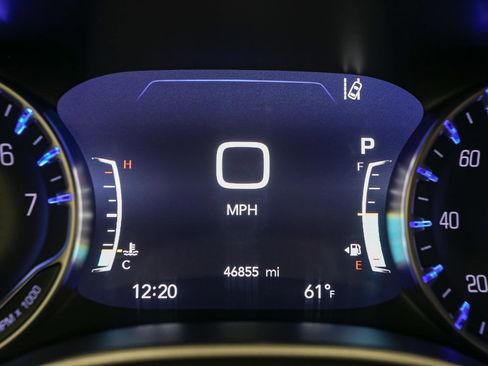 Used 2025 Chrysler Pacifica Select image 41