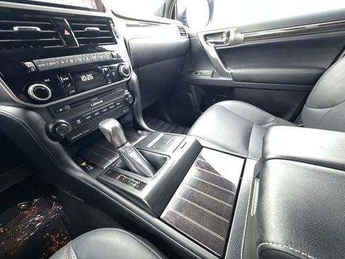 Used 2023 Lexus GX 460 Luxury image 10