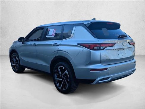 Used 2024 Mitsubishi Outlander SE image 8