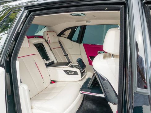 Used 2023 Rolls-Royce Phantom Sedan image 61