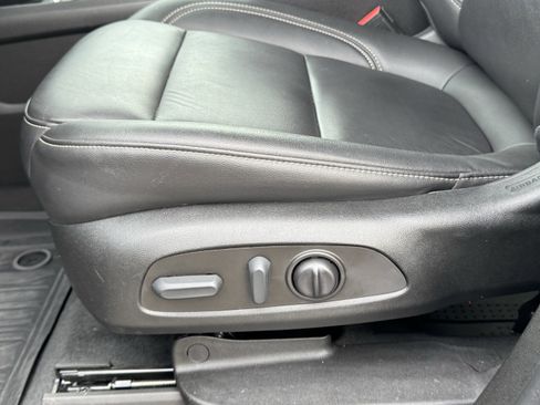 Used 2023 Chevrolet Traverse LT FWD image 26