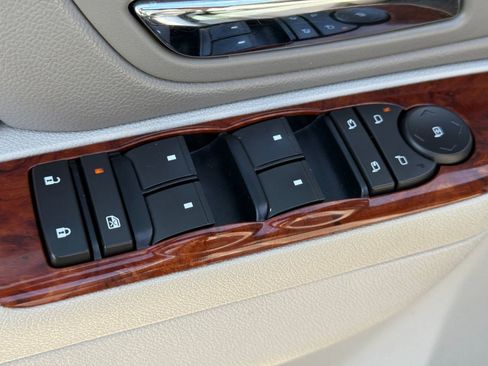 Used 2011 Chevrolet Tahoe LTZ image 12