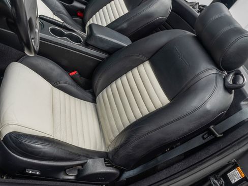 Used 2003 Ford Thunderbird image 25