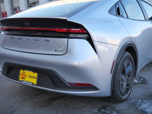 Certified 2025 Toyota Prius LE image 18