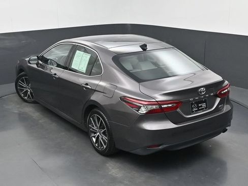 Used 2021 Toyota Camry XLE FWD image 37