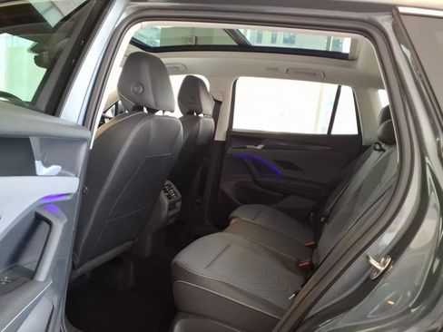 Used 2026 Volkswagen Tiguan SE w/ Panoramic Sunroof Package AWD/4WD image 17