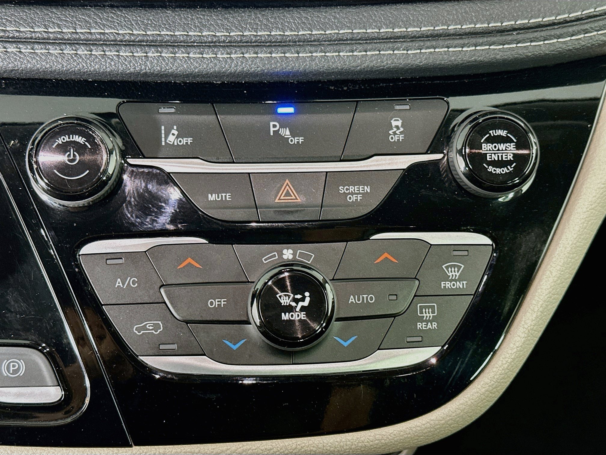 Used 2023 Chrysler Pacifica Touring-L FWD image 22