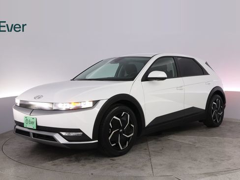 Used 2024 Hyundai Ioniq 5 SEL RWD image 2