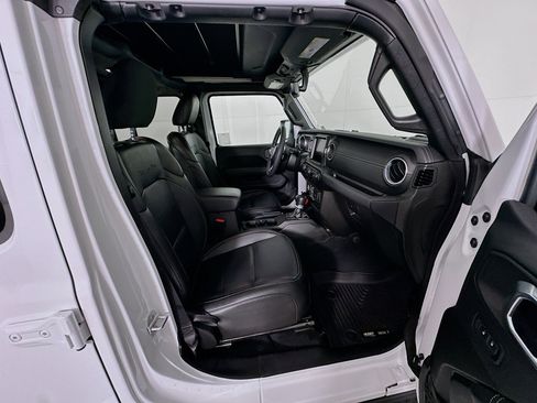 Used 2023 Jeep Wrangler Sahara image 32